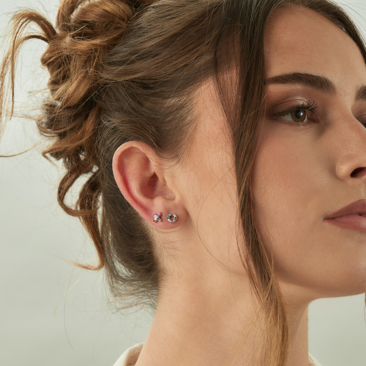 ASYMMETRISCHE OHRRINGE AUS MEHRFARBIGEM SILBER XOXO  